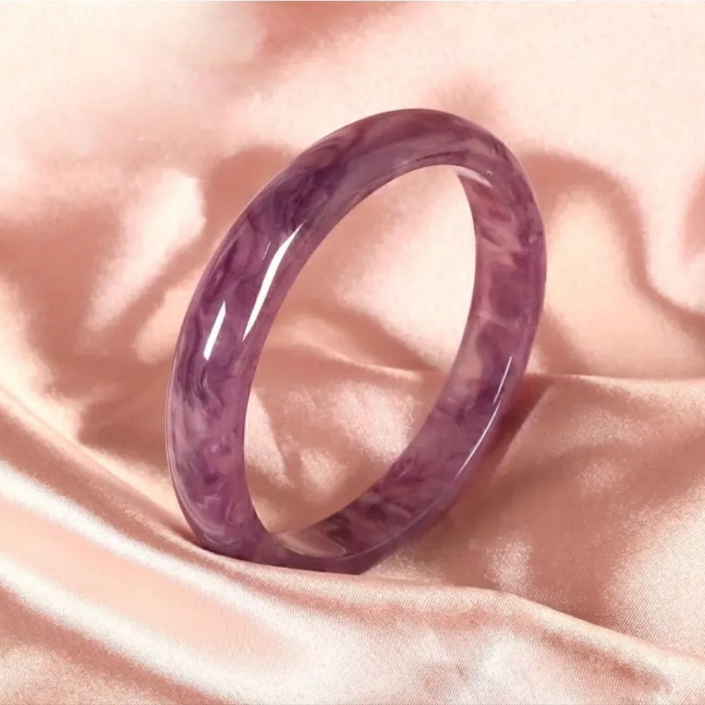 Inspired Acrylic Amethyst Bracelet with Delicate Lilac Hue